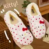 Pantuflas de algodón para mujer, con licencia oficial, de dibujos animados de casa del gato KT, antideslizantes, resistentes al desgaste, forradas de felpa, EVA, otoño/invierno, con soporte para el talón para mayor calidez