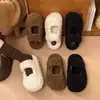 Suela resistente al desgaste Birkenstock zapatos peludos para mujer ropa de exterior invierno 2026 nuevo estilo cálidos con forro peludo puntera cerrada medias de algodón a medias pantuflas