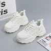 Nuevos zapatos de verano para mujer: transpirables, con suela gruesa, zapatillas tipo dad coreanas, versátiles para mujeres bajitas, que aumentan la altura, calzado deportivo casual y moderno