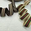 Venda de estoque de fábrica de elásticos listrados bicolores, fitas de tecido, cintos elásticos e elásticos de borracha