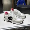 Zapatillas de Corredor Estilo Chanel Transfronterizas en Stock 2025 Nuevas de Malla con Aumento de Altura Suela Gruesa Blancas y Negras Panda
