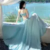 Vestido de Verano Largo de Encaje Hueco Azul Claro de Alta Gama Estilo Francés, Sexy con Pliegues para Vacaciones