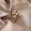 Nova Broche Estilo Antigo Broche Ruyi Pipa High-End Feminino Clássico Elegante Tendência Nacional Broche de Pérola Corsage Cheongsam Alto