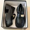 Sapatos Femininos Pequenos de Couro 2025 Outono Novo Preto com Solado Grosso Estilo Britânico Retro Mary Jane Slip-On Mocassins