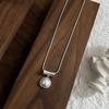 Collar de plata de ley S925 plata resaltada semicírculo perla femenino princesa dama cintura pequeña cadena de hueso de serpiente temperamento todo-partido blogger