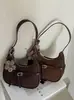 Elegante bolso de axila estilo francés para mujer, nuevo modelo 2025, bolso de media luna de diseño nicho, bolso versátil de un solo color para hombro y cruzado