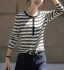 Camiseta Feminina Listrada em Contraste de Manga Longa 2025 Outono Inicial Novo Estilo Coreano Gola Redonda Retrô Casual Preguiçoso Top Tendência