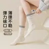 Meias de Outono e Inverno Femininas Bloqueio de Cores Azul-Cinza Meias de Cano Médio Meias Femininas Listradas Doces JK Japonesas Meias com Laço Babados para Mulheres