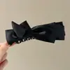 Acessórios de cabelo elegantes e sofisticados: grampos de cabelo para dar volume, presilhas de garra, presilhas verticais, presilhas de laço, presilhas banana, presilhas torcidas doces e estilosas