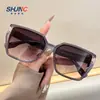 Nuevas Gafas de Sol Cuadradas Retro de Moda para Mujer, Gafas de Sol de Viaje con Protección Solar a la Moda para Hombre, Gafas de Sol Estilizadoras de Verano para Influencers