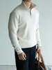 Tricô Veludo Masculino Outono/Inverno 2026 com Zíper Meio e Gola Alta Estilo Old Money Toque Fresco Malha Canelada
