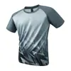 Estoque atual nova camiseta casual esportiva versátil estilosa de seda gelada para homens jovens manga curta leve secagem rápida seda gelada redonda