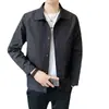 Chaqueta de cuello alto para hombre, Moda para hombre estilo Hong Kong con adornos metálicos, Abrigo para hombre, Top casual moderno nuevo Primavera 2026