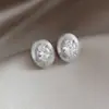 Pendientes Geométricos Retro de Aguja de Plata Cepillada con Tachuelas de Diamante, Pendientes Versátiles Exquisitos y Elegantes de Estilo Francés, Joyería de Oreja Única de Lujo Ligero de Gama Alta