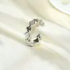 Anillo de Trébol de Cuatro Hojas de Lujo Ligero Transfronterizo Europeo y Americano Chapado en Cobre Dorado Circonita Microincrustada Moda Exquisita Anillo Abierto de Gama Alta para Mujeres