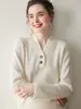 Suéter de Cachemira con Cuello en V y Punto de Lingote, Nuevo para Otoño e Invierno 2025, Camisa Básica de Dos Botones para Mujer, Estilo Suave, Aspecto Holgado y Adelgazante