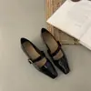Primer Encuentro: Zapatos de tacón bajo versátiles y de moda de estilo coreano de nicho con una sola tira para otoño, adecuados para combinar con faldas para el uso diario