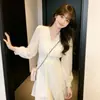 Vestido nuevo estilo francés de cuello en V 2026, ropa de otoño para mujer, talla petite, encaje estilo europeo, vestido corto dulce y encantador