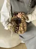 Bolsa de axila de felpa con forma de nube para otoño e invierno, bolso de hombro de felpa retro con manchas, bolso peludo plisado de nicho, bolsa de calidad de exportación