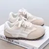 Zapatillas deportivas de malla transpirable para niños de 6 a 12 años, modelos de primavera y otoño, zapatos casuales ligeros antideslizantes con suelas suaves para niños y niñas