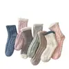 Calcetines de forro polar coral para niñas de otoño e invierno, calcetines cálidos con forro de forro polar para mujer para casa, dormir y uso en interiores, gruesos y resistentes al frío, adecuados para actividades al aire libre y deportes.