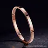 Pulsera de acero inoxidable para niñas alto sentido chapado nicho damas no se decolora hebilla titanio acero joyería joyería al por mayor