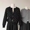Cárdigan de punto con diseño de lunares retro de nicho estilo coreano para mujer, nuevo abrigo suéter ajustado de cuello redondo suave para otoño e invierno