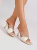 Sandalias de tacón alto de una tira color nude con punta cuadrada y pedrería para mujer, de tacón fino, para usar en exteriores en verano