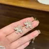 2026 Nuevos Pendientes de Botón de Flor Bicolor de Circonita Múltiples Estilos para el Uso Diario de Mujer Pendiente Elegante Retro Moderno