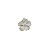 Joyería de Arte de Uñas Flor de Aleación de Doble Capa Blanco Filigrana Estereoscópica Borde Dorado Flor de Cinco Pétalos Lujo Accesible Decoración Versátil para Uñas