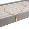 Moda europea y americana 26 letras collar de acero inoxidable oro plata cadena de clavícula de lujo ligero joyería de acero de titanio venta al por mayor