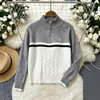 Suéter de punto otoño/invierno estilo europeo y americano con bordado de caballo pequeño, cuello alto retro, media cremallera y diseño de bloques de color, versátil para mujer
