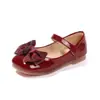 Zapatos rojos de cuero para niña, nuevo estilo primavera/otoño, con un lazo, zapatos de princesa, zapatos de actuación, zapatos de una sola suela para niños, zapatos de bebé de suela blanda