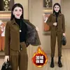 Moda Casual Outono e Inverno com Forro de Lã Engrossado Conjunto Duas Peças de Veludo para Mulheres 2024 Novo Estilo Coreano Redutor de Idade