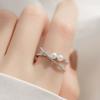 Anillo de Perlas Cruzadas para Mujer ins Anillo de Dedo Distintivo de Moda Nicho Sentido del Diseño Anillo Estilo Coreano Cuentas de Concha Lujo Ligero
