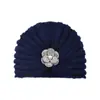 Gorro de Punto de Camelia Europeo y Americano con Pedrería y Perlas, Gorro de Poner, Gorro Turbante, Gorro de Lana Cálido de Otoño e Invierno Transfronterizo