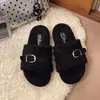 Maneja fácilmente diversas ocasiones, las pantuflas esponjosas te hacen más cómodo en casa.