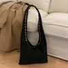 Bolso de Hombro Único con Remaches Estilo Retro Moderno Europeo Americano Gran Capacidad Debajo del Brazo Bolso Tote de Mano Personalizado Nuevo Otoño 2026