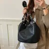 Bolso de moto punk de gran capacidad con remaches, bolso tote para el día a día, nuevo bolso de mano de moda vintage 2026, bolso de hombro para mujer