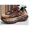 Zapatos de hombre 2026 primavera y otoño nuevos retro modernos de alta gama con bloques de color para estudiantes casuales deportivos que aumentan la altura versátiles zapatos de papá