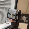 Bolsa Sela de Jeans Texturizado para Mulheres 2026 Verão Novo Estilo Cor Contrastante Fivela de Trava Bolsa de Ombro Estilosa de Nicho Bolsa Transversal