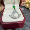 Pingente gota d'água de calcedônia verde de alta transparência incrustada, pingente de ovo de pombo de calcedônia branca cristalina, colar simples e estiloso atacado