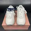 Versión Ding M-I-U2025 Nuevas Zapatillas de Papá Retro Desgastadas de Suela Gruesa Correa de Cuero Genuino Zapatos Deportivos Casuales Zapatos Blancos