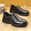 Sapatos Masculinos de Couro Macio para Idosos, Sapatos Casuais Respiráveis para Primavera e Outono para Pais de Meia-Idade e Idosos, Sapatos Impermeáveis com Solado Macio para Homens
