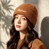 Gorro de punto de estilo coreano, moderno para otoño/invierno, que cubre las orejas, para hombres y mujeres, versátil, casual y favorecedor, haciendo que el rostro parezca más pequeño, un gorro cálido y acogedor