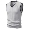Novo Colete de Tricô Masculino Outono/Inverno 2026 Gola V Color Block Tricô Canelado Vertical Trançado Sem Mangas Suéter Casual para Camada