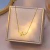 Colar de aço titânio com flor dupla e diamantes em estilo francês de luxo leve para mulheres, requintado e sofisticado, conjunto versátil de corrente para clavícula com trevo de quatro folhas da sorte