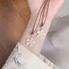 "Flor de Durazno" Cinco Bendiciones Flor Dorada Cadena de Suéter Nuevo Estilo Chino Floral Esmalte Collar para Mujer Colgante Largo