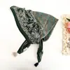 Pañuelo Cuadrado Exótico con Bloques de Color Floral y Borlas, Pañuelo Delgado para Mujer, Accesorio de Nicho para el Trabajo, Bufanda Versátil para el Cuello, Protector de Cuello para el Sol