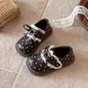 Zapatos de piel de lunares para niña, nueva colección primavera/otoño 2026, zapatos Mary Jane de princesa para niños con lazo, para bebés y niños mayores